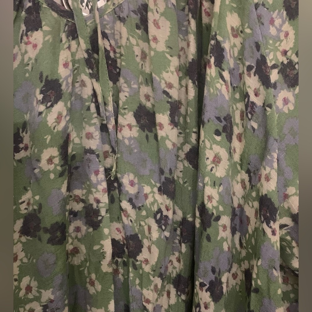 Womens flare top long sleeve. Never worn - Picture 8 of 8